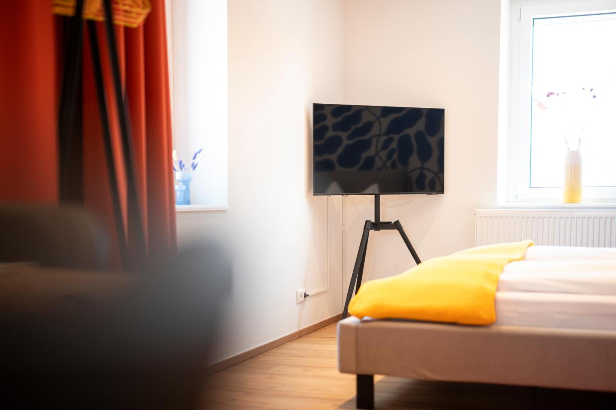 Bunter Hund Apartments - Zentrales Apartment, Parkplatz, Wintergarten, Kinderzimmer Ротенбург об дер Таубер Екстериор снимка
